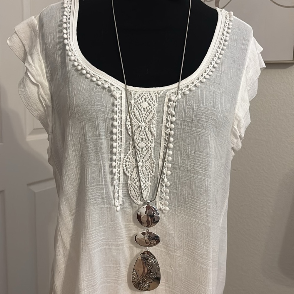 BIG DIVORCE SALE—Democracy White Textured Blouse with Lace Detail - Picture 3 of 10